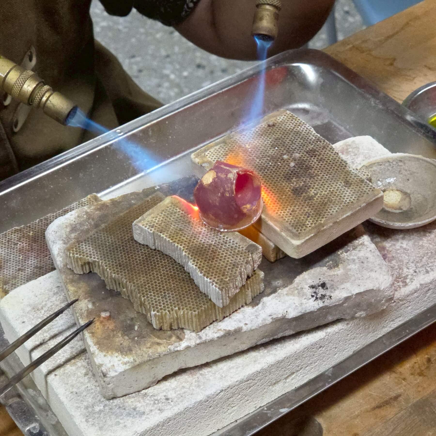 來做寶石戒指吧！